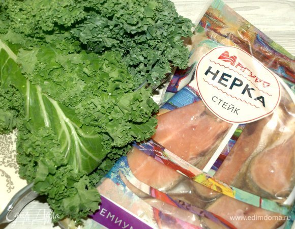 Нерку ТМ «Магуро» разморозить, промыть и обсушить бумажными полотенцами. Духовку разогреть до 180°C.