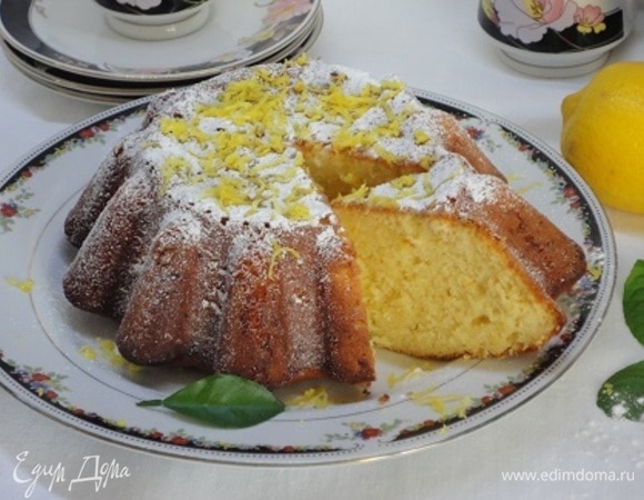 Вот такая нежный ароматный кекс со слегка влажной структурой.