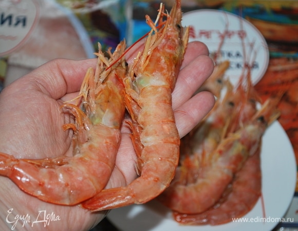 Аргентинская креветка ТМ «Магуро» очень крупная, для начинки нам понадобится всего 6 штук.