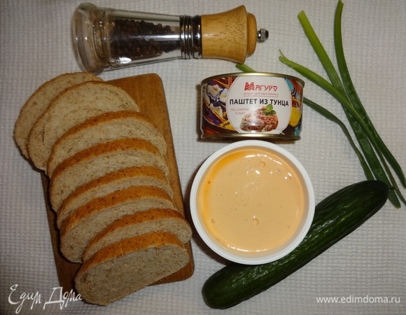 Подготовить продукты, необходимые для приготовления тостов.