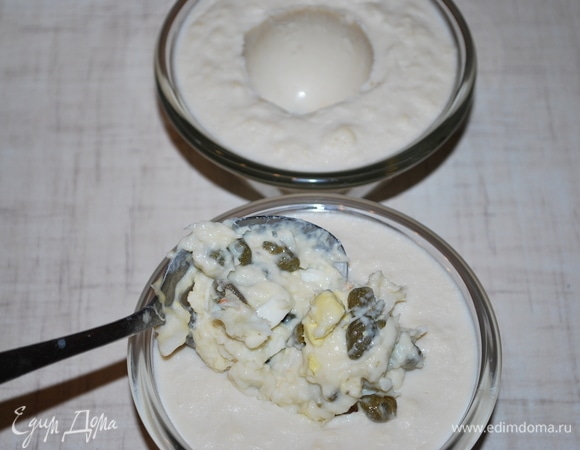 Образовавшиеся полости заполните начинкой.