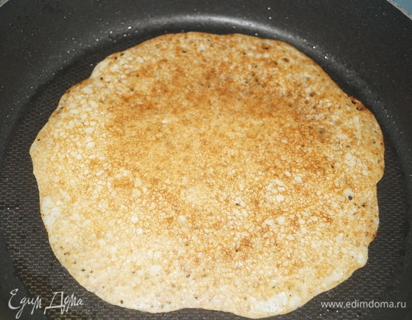 Сначала получилось несколько дырявых нежных вкусных «солнышек».