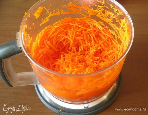 Натираем тыкву.