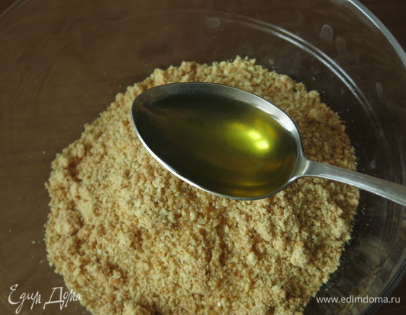 Вливаем масло.