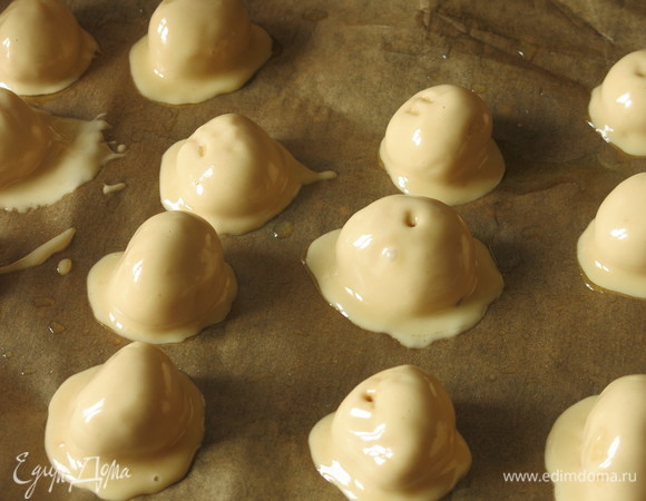 Выкладываем на противень. Запекать при 200°C 5 минут. Выключаем и выдерживаем в духовке 20 минут.