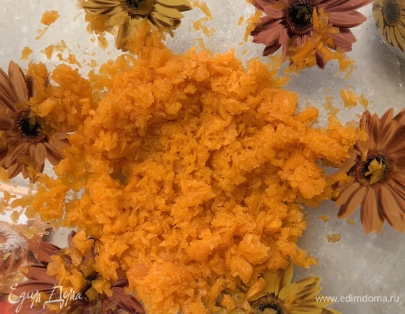 Нарезанную тыкву измельчаем блендером.