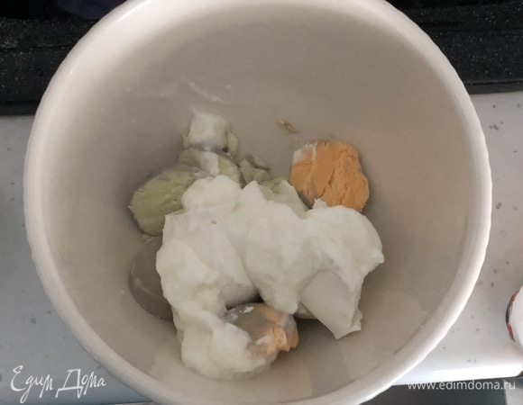 Добавить столовую ложку сливочного сыра.