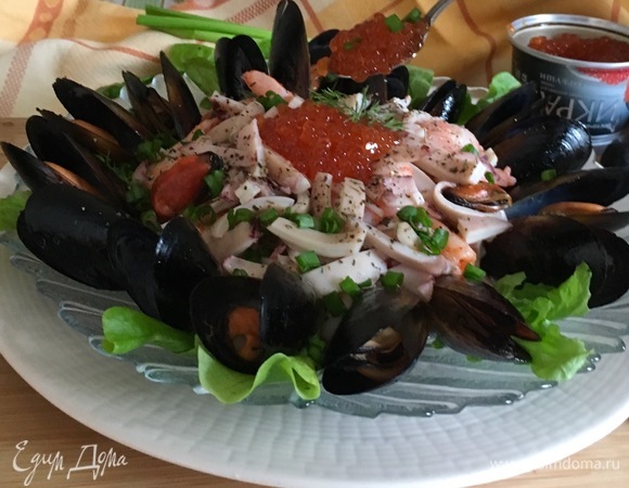 Сверху выложить пару чайных ложек красной икры ТМ «Восточный берег».