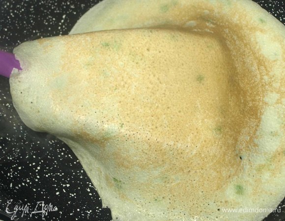 Блины не рвутся, легко переворачиваются.