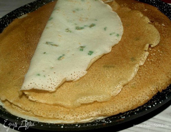 У меня блинная сковорода диаметром 20 см. Из такого количества теста получилось 12 блинов, если сковорода меньшим диаметром, то, естественно, и количество блинов будет больше.