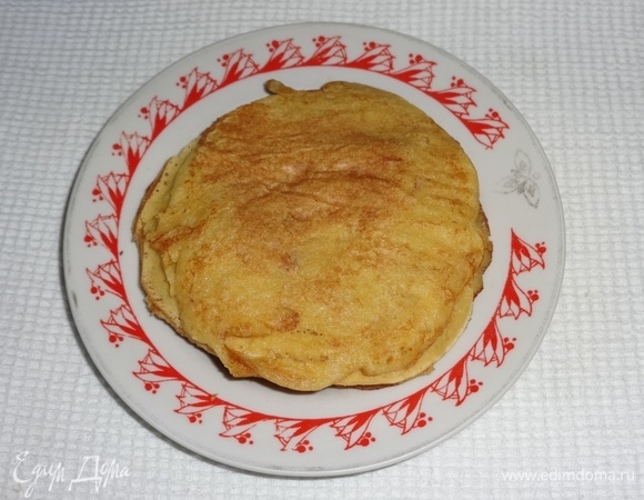 Готовые кукурузные блинчики складывать стопкой и сохранять в тепле. У меня получилось 9 блинчиков.