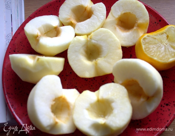 Очистить, сбрызнуть лимоном.