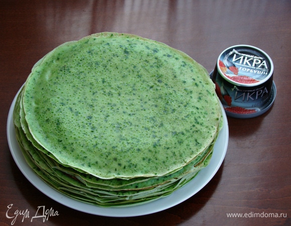Шпинатные блинчики печь только с одной стороны на среднем огне.
