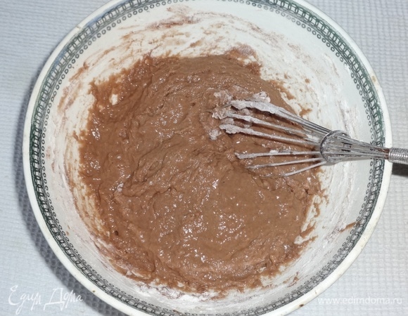 Перемешать до однородной массы. Получится довольно густое тесто.