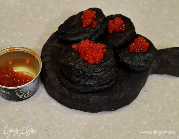 Подавайте с красной икрой.