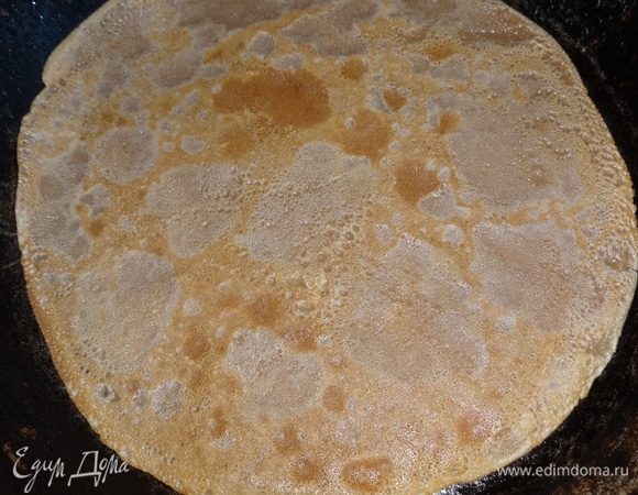 Затем перевернуть на другую сторону и допечь.