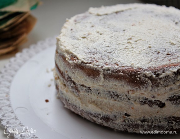 Далее крем распределить по всему торту.