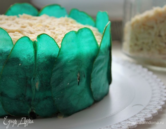 Распределить груши по кругу. Декор из окрашенных слайсов груш завораживает.