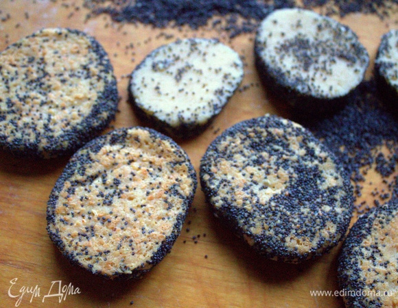 Вот так выросло печенье, рядом — из сырого теста.