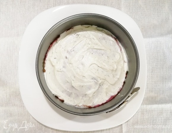 Смазываем творожным кремом.