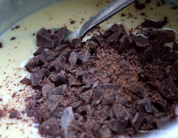 В теплой массе он отлично начнет растворяться, но мелкие кусочки тоже приветствуются.