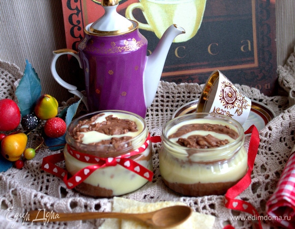 Рекомендую подать с несладким кофе.