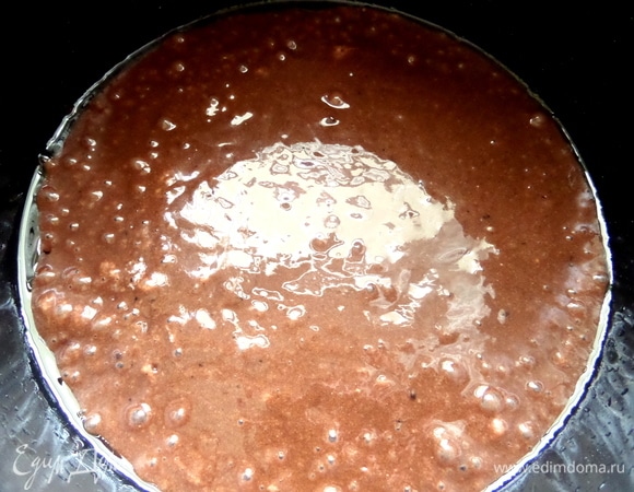 Ставим программу «выпечка» (50 минут) или в духовку на 40 минут.