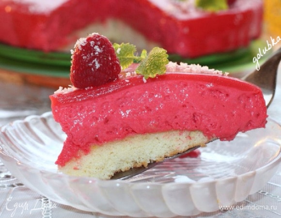 Украшаем торт кокосовой стружкой, листиками мяты и малиной. Приятного чаепития!