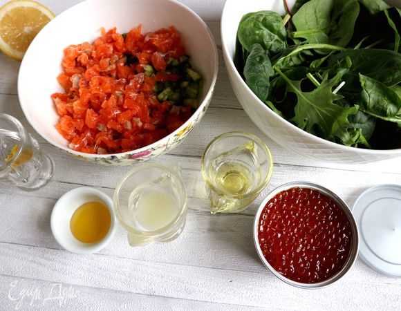 Добавить к овощам форель.