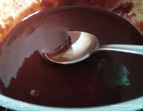 Приготовить глазурь. Масло растопить с шоколадом.