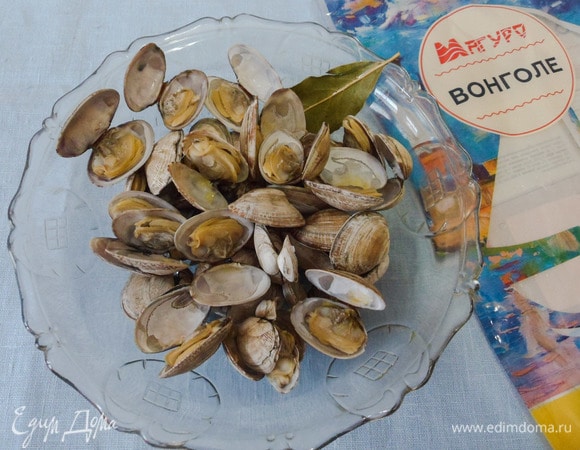 Аккуратно шумовкой достать ракушки из ковша.