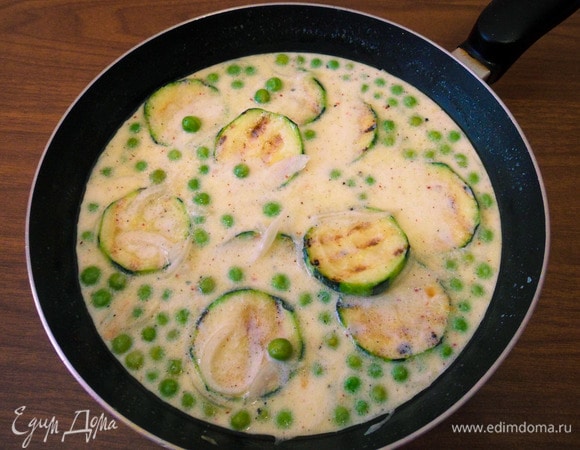 Аккуратно перемешать и выключить огонь.