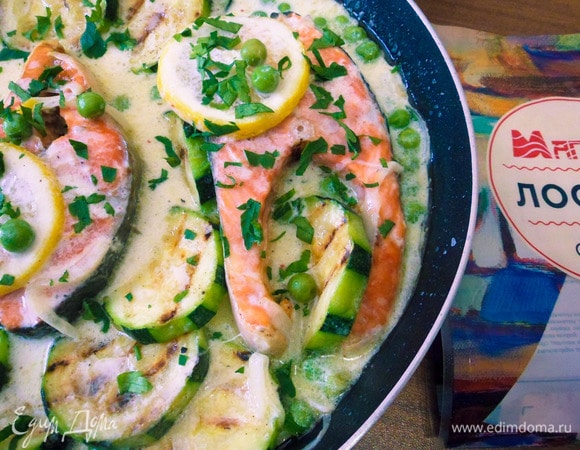Лосось с цукини в сливочном соусе готов. Угощаем любимых. Приятного аппетита!