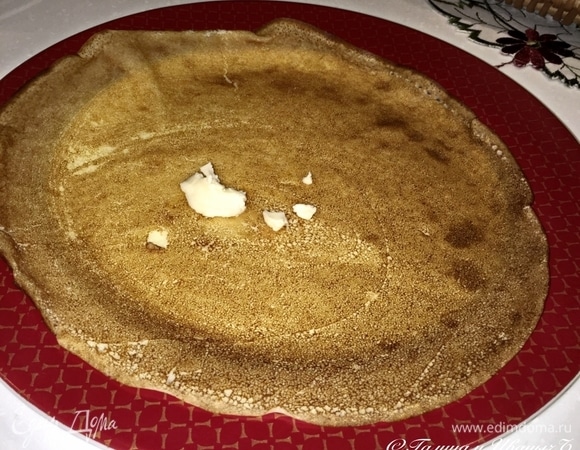 И в стопочку! Ну и между блинами следует понемногу маслица коровьего класть. Для смачности!