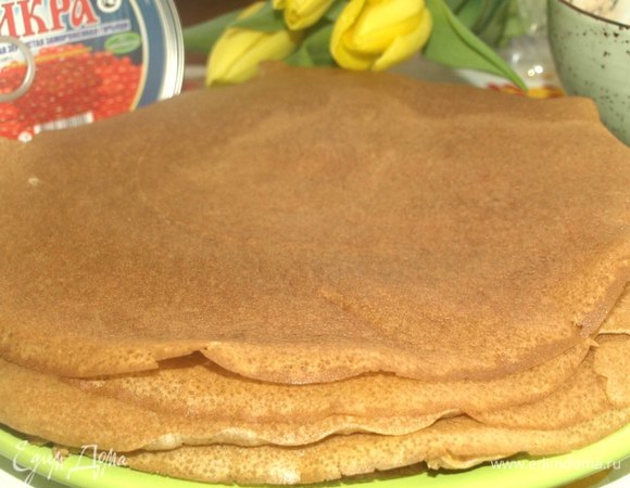 Складываем блины стопкой.