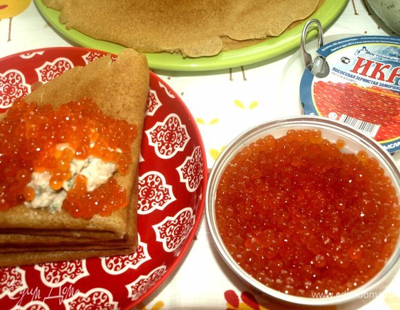 Подаем с пастой из семги и красной икрой ТМ «Восточный берег».