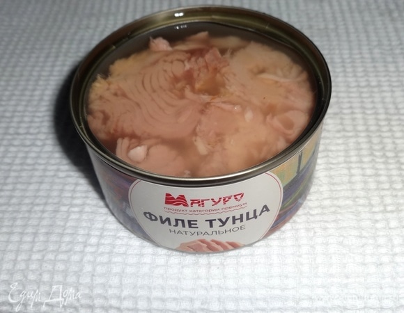 Открыть банку с консервированным тунцом от ТМ «Магуро». Жидкость слить.