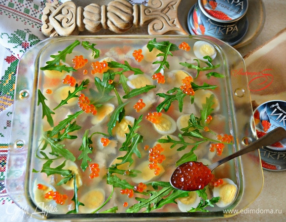 У меня получилось 2 формы с заливным. Каждый вариант, по-моему, получился очень красивым, ну и, конечно же, вкусным.