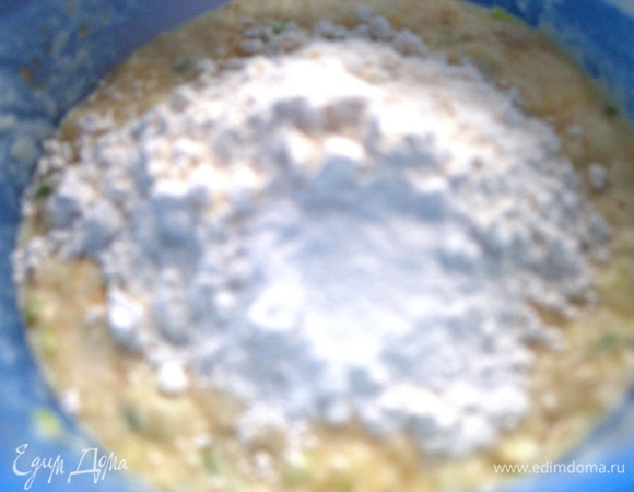 Теперь — муку с разрыхлителем.