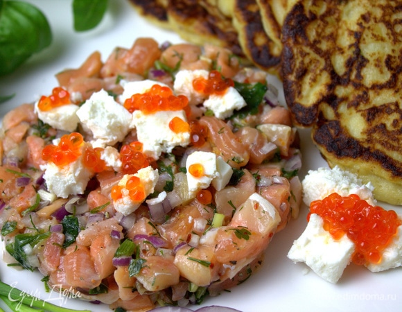 Украсить икрой.