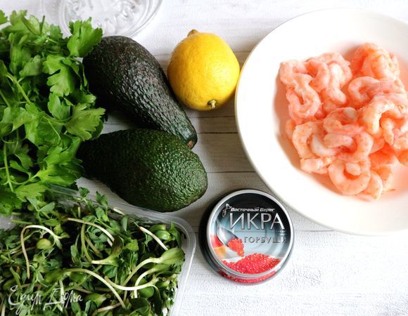 Креветки разморозить при комнатной температуре.