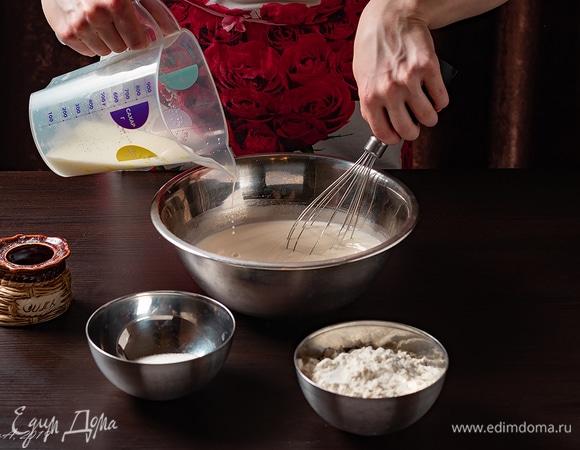 Растворите закваску в молоке.