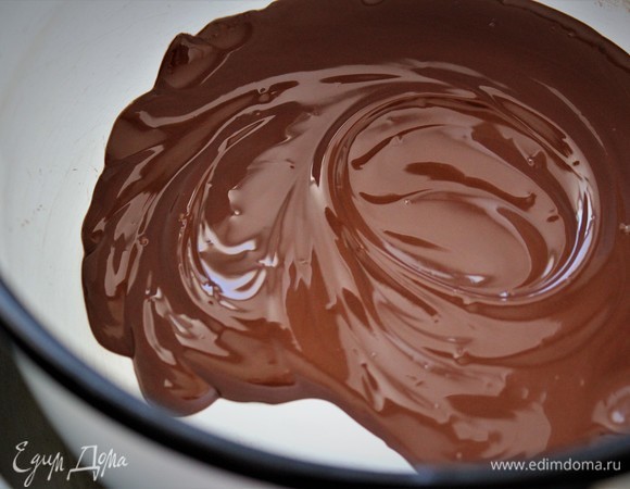 Когда шоколад готов, приступаем к созданию конфет ручной работы. Волшебство.