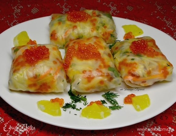 Так как блинчики с рыбой, украсьте их икрой и кусочками лимона!