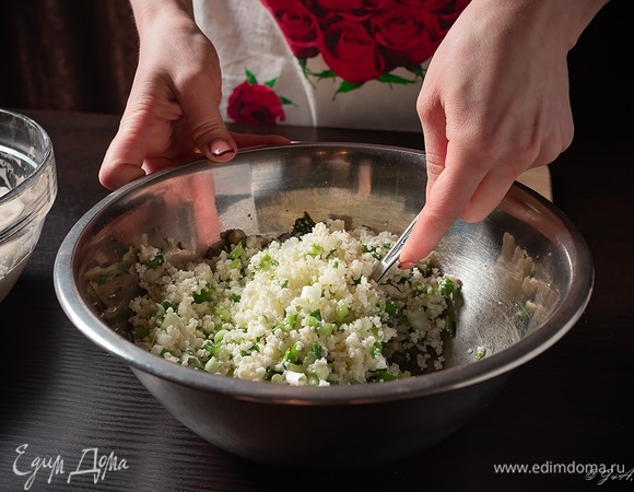 Тщательно перемешайте. Посолите.