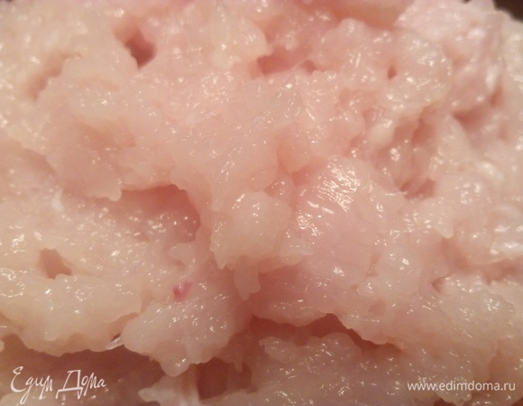 Сделайте из филе фарш.