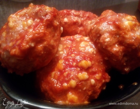 Готовые тефтели выложить на тарелку.