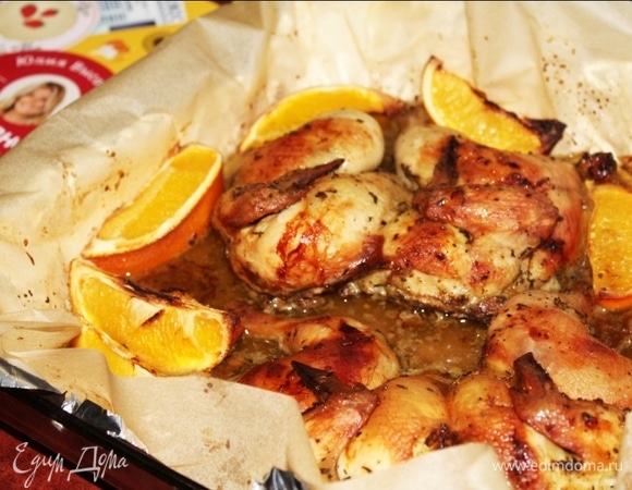 Запекать в разогретой до 180°C духовке 25 минут. Очень вкусные и ароматные румяные цыплята по рецепту Юлии Высоцкой готовы!