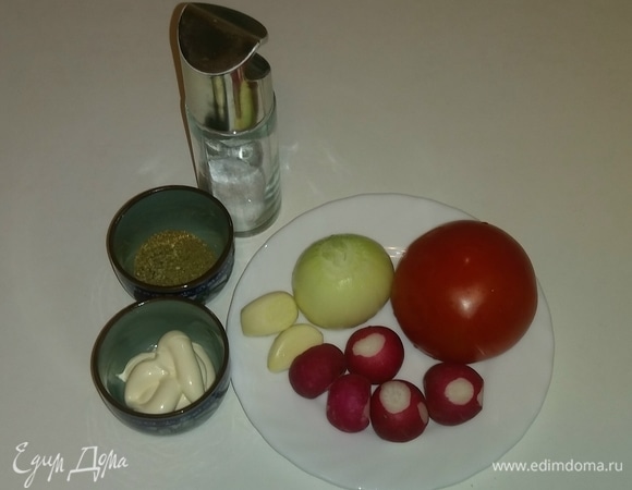 Собираем все ингредиенты вместе. В ингредиентах я указала приправу «Аджика», у меня это сухая смесь трав с таким названием, если у вас есть другая приправа для мясных блюд, которая вам нравится, то добавьте ее.