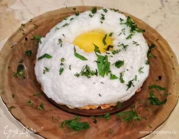 Посыпаем оставшейся зеленью. Приятного аппетита!